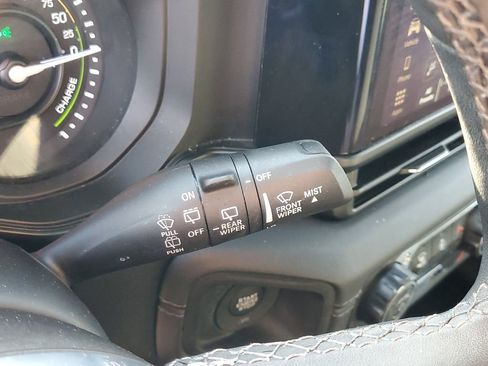 Used 2025 Jeep Wrangler Unlimited Sahara w/ Safety Group AWD/4WD image 25