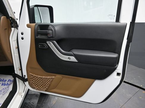 Used 2013 Jeep Wrangler Unlimited Sahara w/ Connectivity Group image 16