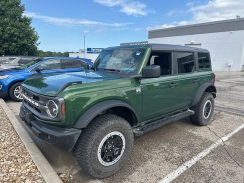 Used 2024 Ford Bronco Big Bend w/ Sasquatch Package AWD/4WD image 1