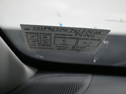 Used 2018 Chevrolet Bolt Premier w/ Driver Confidence II Package image 8