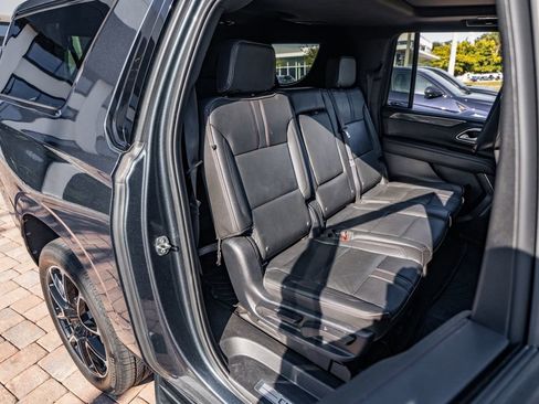 Used 2021 Chevrolet Suburban RST w/ Luxury Package RWD image 38