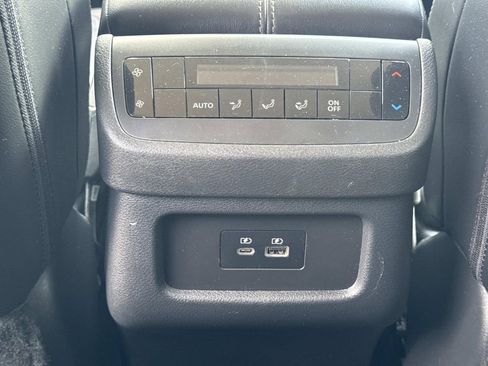 Used 2023 Nissan Pathfinder SL AWD/4WD image 19