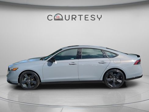 Used 2023 Honda Accord Sport image 4