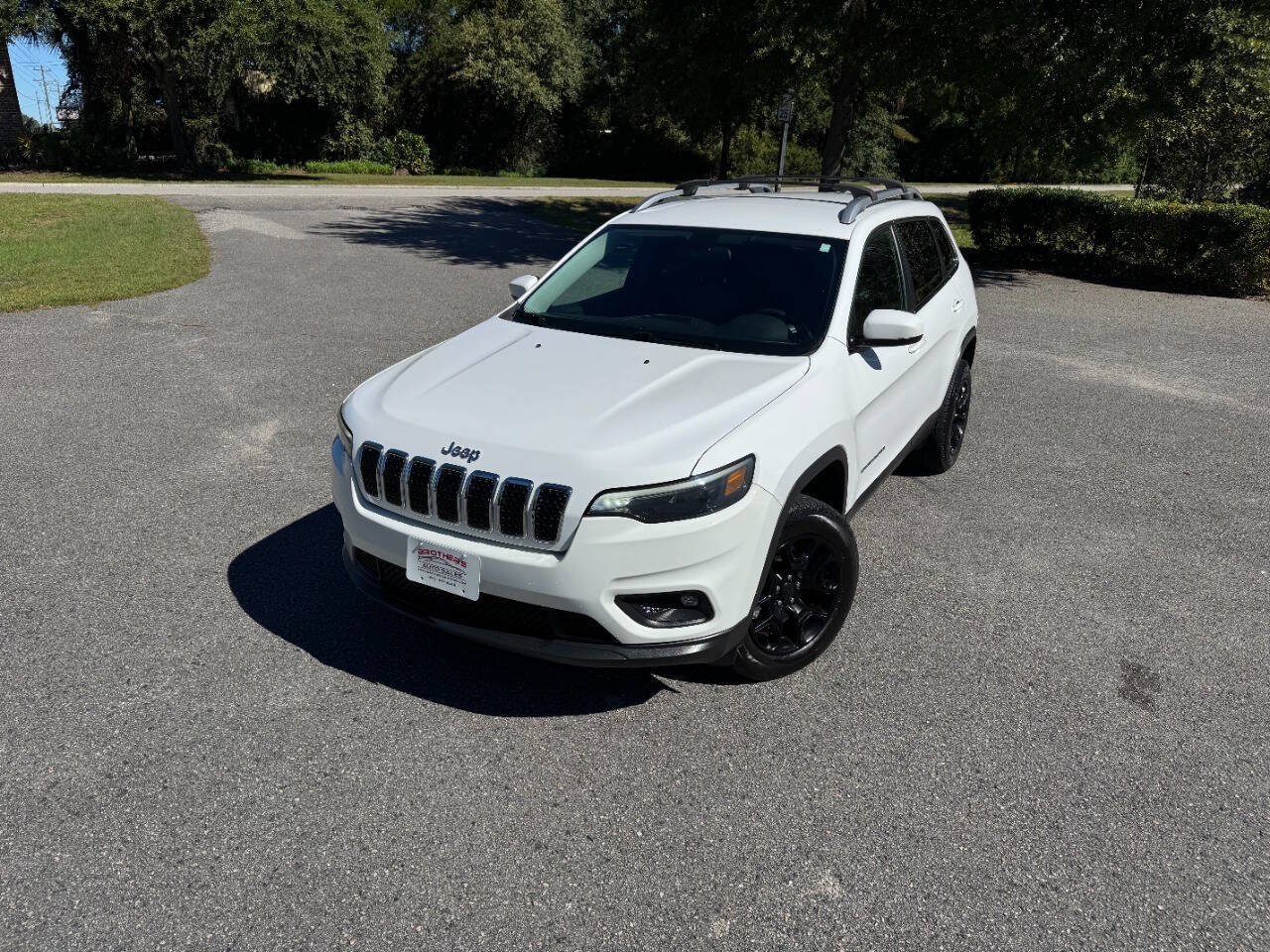 Used 2019 Jeep Cherokee Latitude Plus w/ Cold Weather Group AWD/4WD image 31