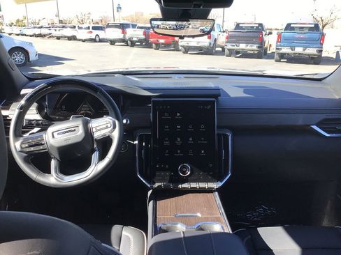 Used 2025 GMC Acadia Denali w/ Super Cruise Package image 13