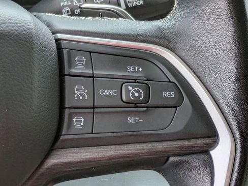 Used 2022 Jeep Grand Cherokee L Limited image 20