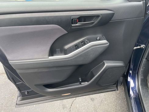 Used 2023 Toyota Highlander LE image 26