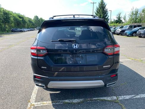 Used 2025 Honda Pilot Touring image 4