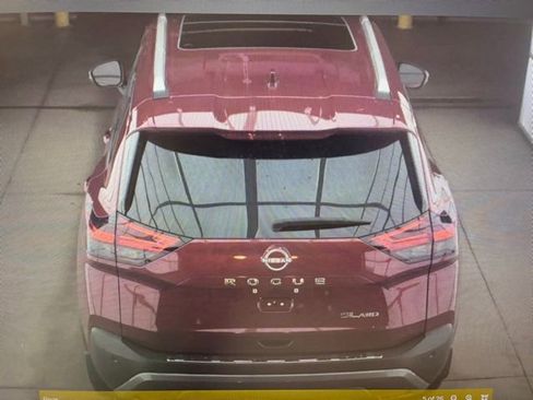 Used 2023 Nissan Rogue SL w/ SL Premium Package image 3