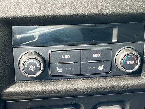 Used 2022 Chevrolet Traverse Premier AWD/4WD image 27