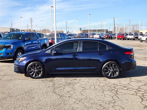 Used 2025 Toyota Corolla SE image 4