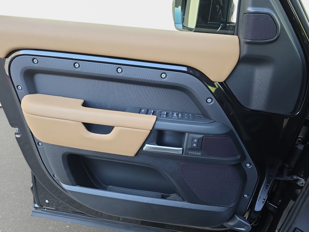 New 2026 Land Rover Defender 110 X-Dynamic SE AWD/4WD image 19