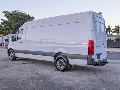 Used 2025 Mercedes-Benz Sprinter 2500 image 6