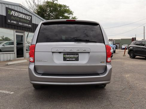Used 2019 Dodge Grand Caravan SXT FWD image 6