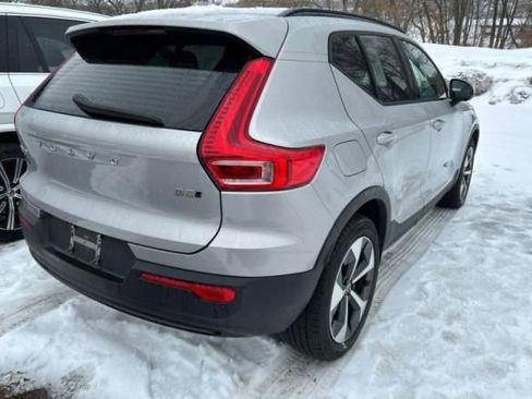 Used 2023 Volvo XC40 B5 Plus w/ Climate Package image 4
