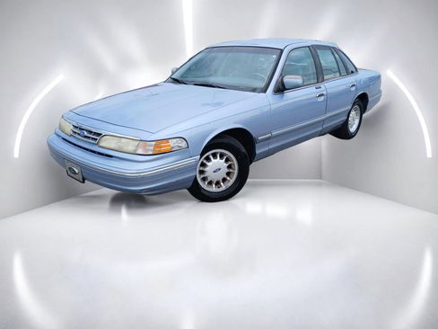 Used 1997 Ford Crown Victoria LX RWD image 2