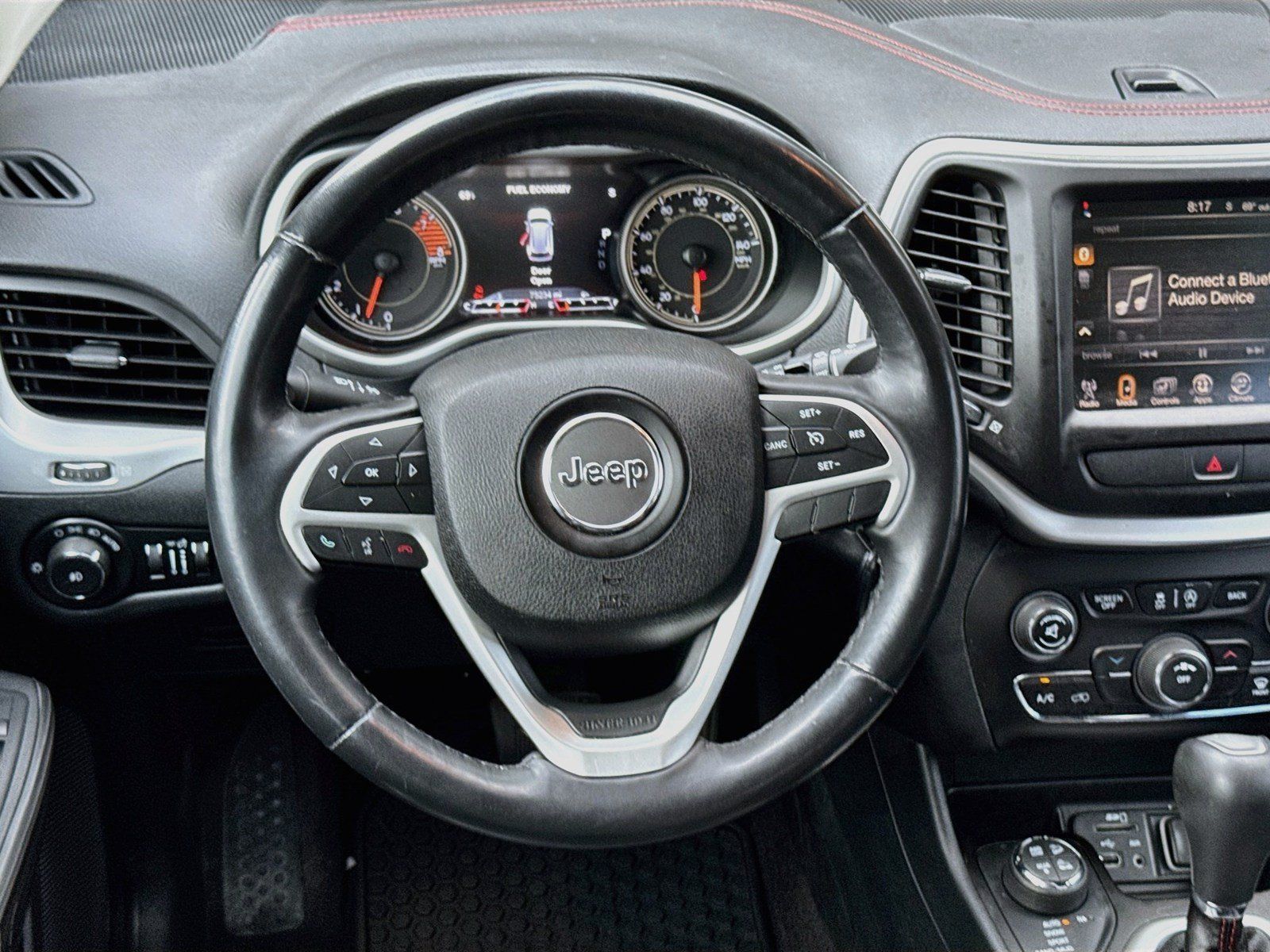 Used 2016 Jeep Cherokee Trailhawk w/ Leather Interior Group AWD/4WD image 13