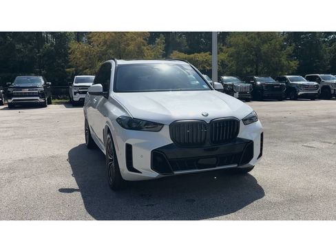 Used 2025 BMW X5 xDrive40i w/ M Sport Package AWD/4WD image 3