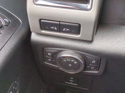 Used 2016 Ford F150 Lariat w/ Equipment Group 502A Luxury image 28