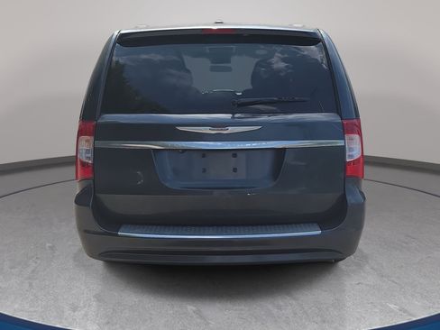 Used 2014 Chrysler Town & Country Touring FWD image 2