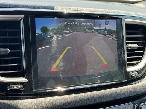 Used 2023 Chrysler Pacifica Touring-L FWD image 20