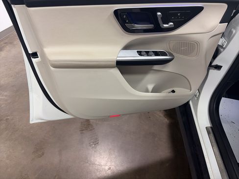 Used 2024 Mercedes-Benz GLC 300 4MATIC image 10