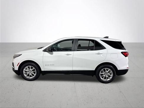 Used 2022 Chevrolet Equinox LS w/ LS Convenience Package AWD/4WD image 9