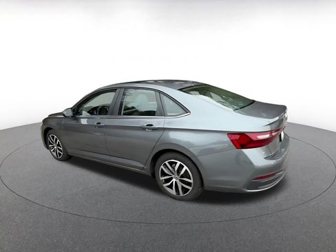 Used 2025 Volkswagen Jetta SE image 10