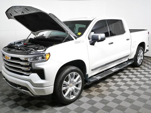 Used 2023 Chevrolet Silverado 1500 High Country w/ High Country Premium Package AWD/4WD image 31