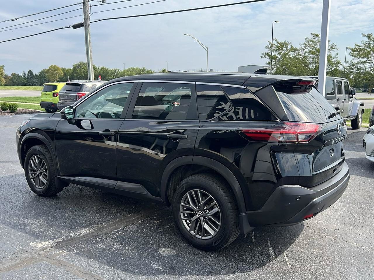 Used 2021 Nissan Rogue S AWD/4WD image 3