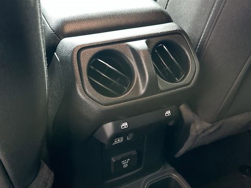 Used 2023 Jeep Gladiator Rubicon AWD/4WD image 24