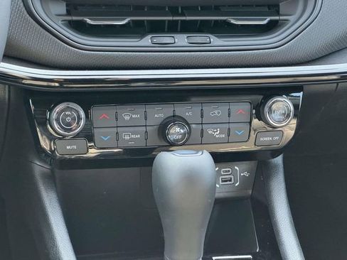 New 2026 Jeep Compass Latitude w/ Sun and Sound Group AWD/4WD image 16