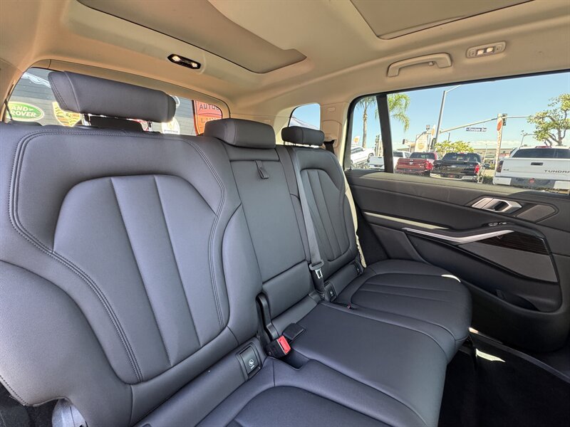 Used 2020 BMW X7 xDrive40i w/ Premium Package AWD/4WD image 40