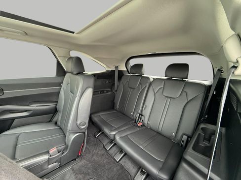 Certified 2025 Kia Sorento EX w/ Panoramic Sunroof Package image 27