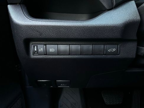 Used 2025 Toyota RAV4 XLE image 22