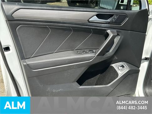 Used 2022 Volkswagen Tiguan SE FWD image 11