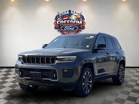 Used 2022 Jeep Grand Cherokee Overland image 2