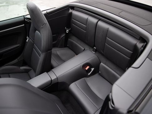 Certified 2025 Porsche 911 Carrera image 18