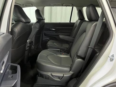 Certified 2025 Toyota Grand Highlander AWD image 11