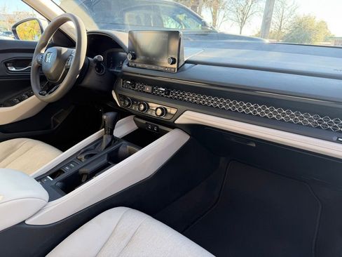 Certified 2023 Honda Accord EX image 10