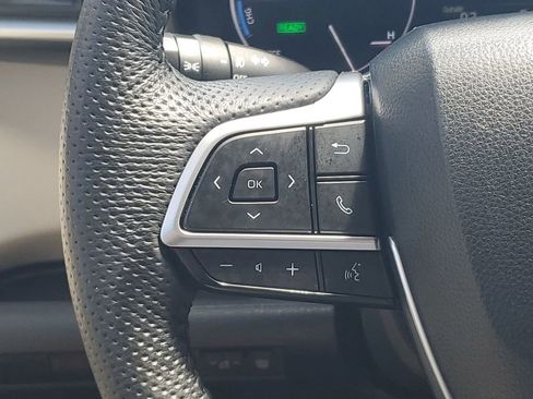 Used 2024 Toyota Sienna Limited image 36