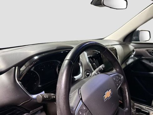 Used 2021 Chevrolet Traverse LT FWD image 11