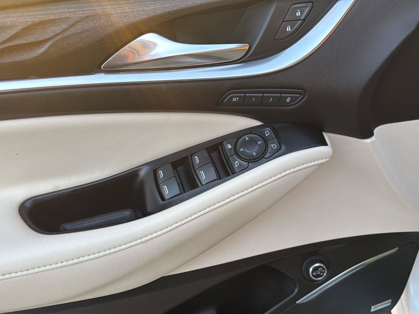 Used 2023 Buick Enclave Avenir FWD image 5