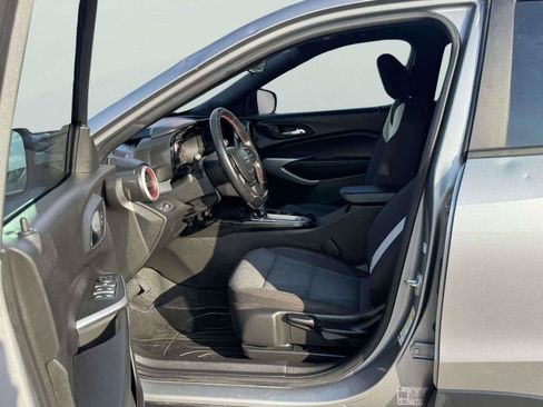 Used 2024 Chevrolet Trax RS w/ Sunroof Package FWD image 16