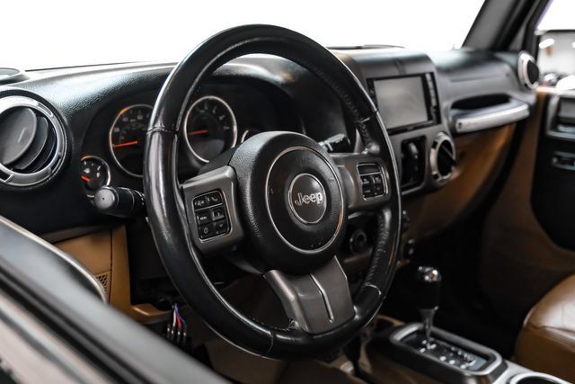 Used 2015 Jeep Wrangler Unlimited Sahara w/ Connectivity Group AWD/4WD image 19