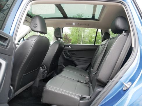 Used 2019 Volkswagen Tiguan SE w/ Panoramic Sunroof Package AWD/4WD image 37