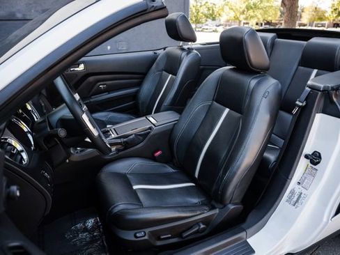 Used 2010 Ford Mustang GT Premium image 4