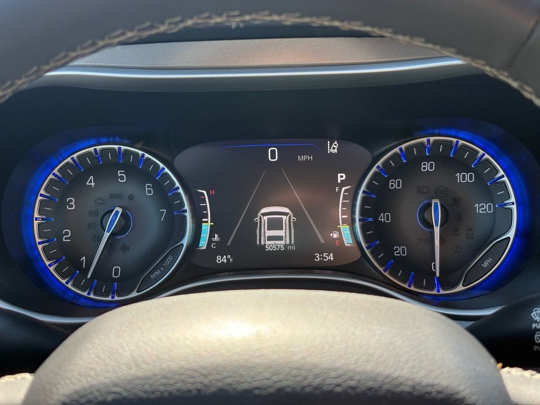 Used 2024 Chrysler Pacifica Touring-L FWD image 23