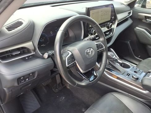 Used 2023 Toyota Highlander Limited AWD/4WD image 7