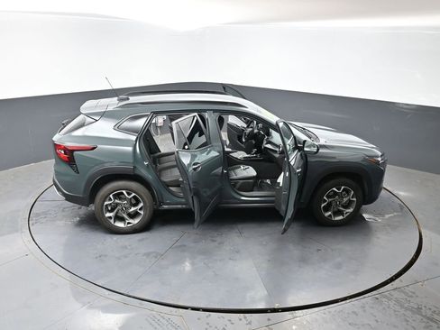Used 2025 Chevrolet Trax LT FWD image 61